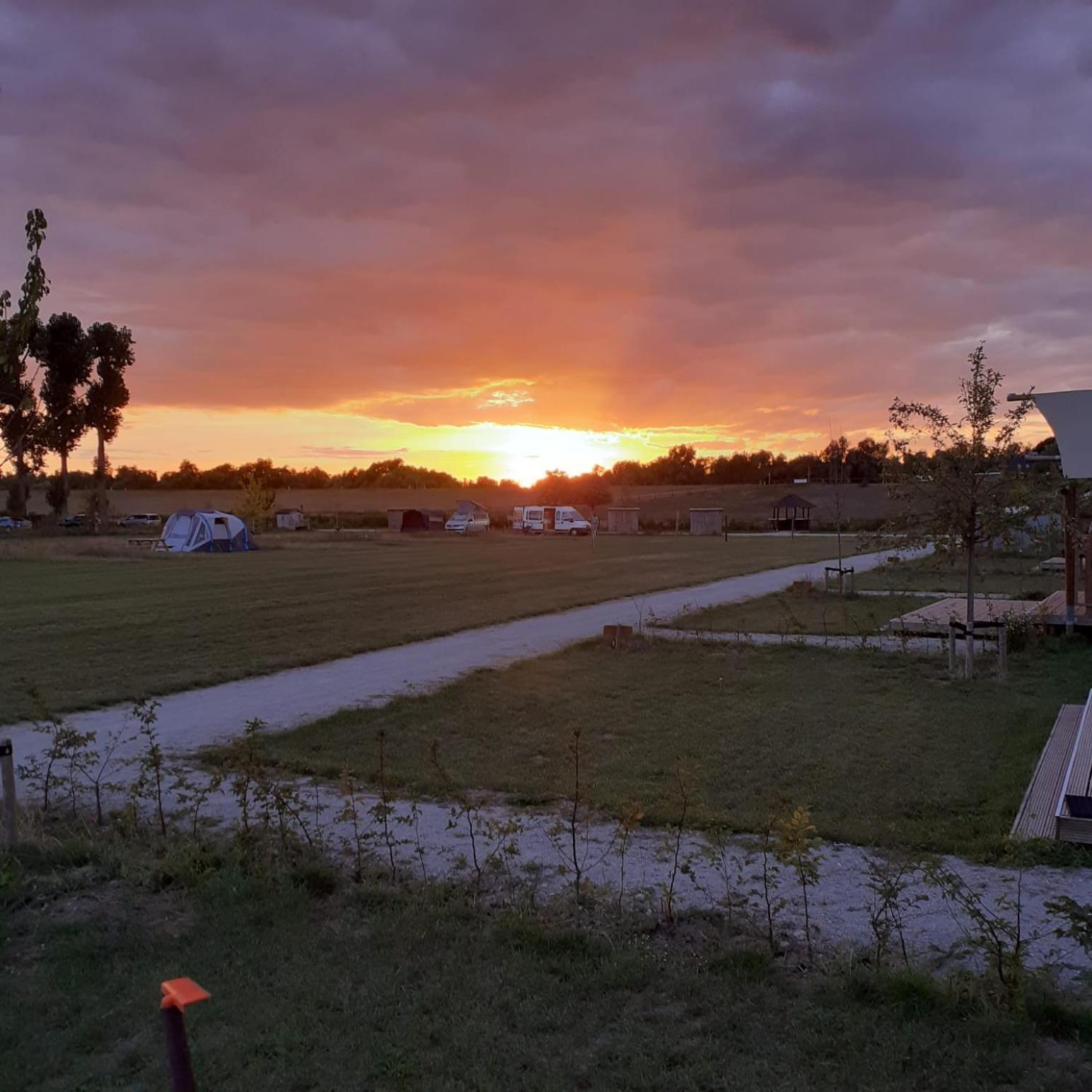 De Hazelaarshof Luxe Glampingtent Bij Natuurgebied De Millingerwaard Kekerdom Exterior foto